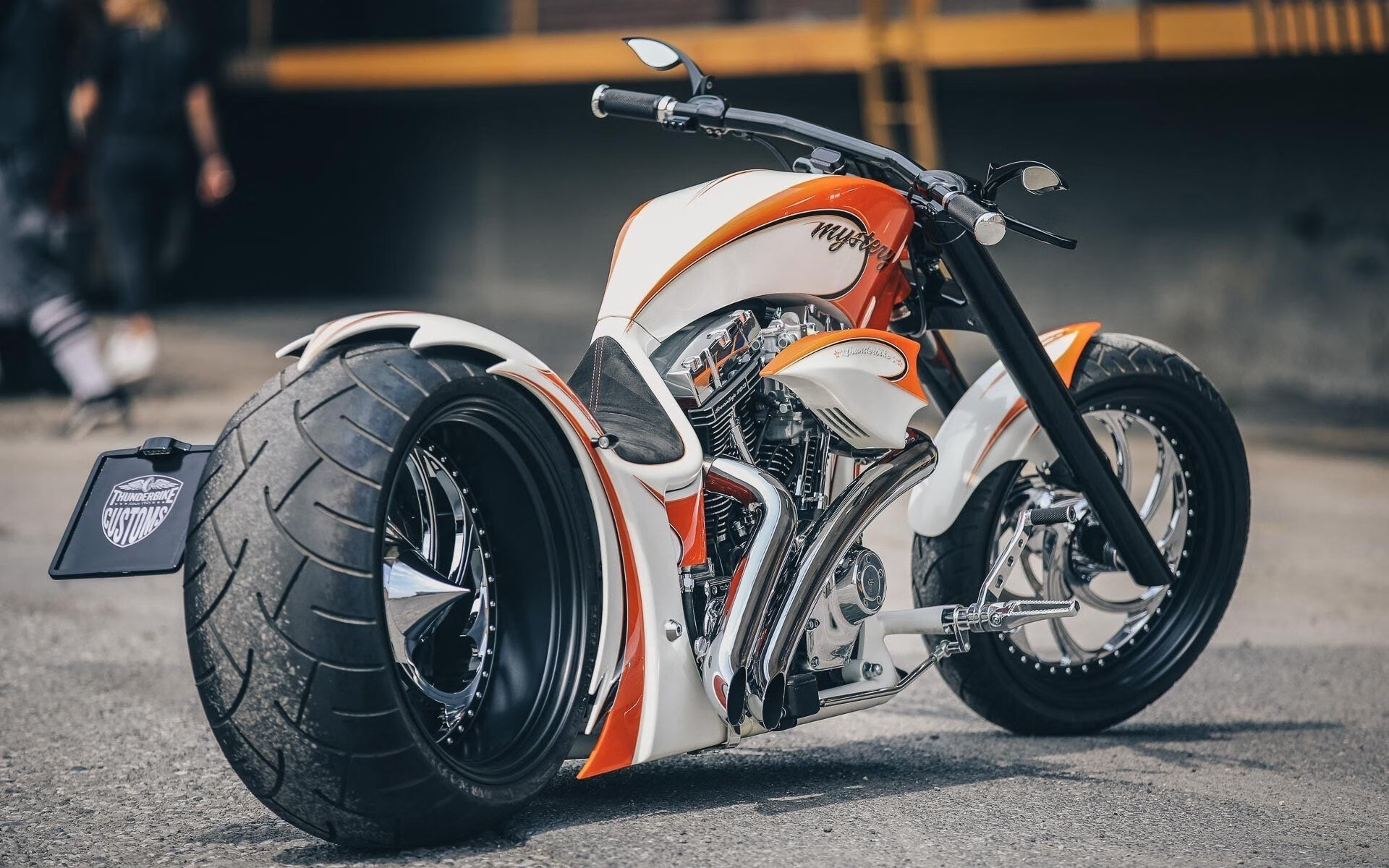 kering.com-赫罗纳紧密配合拉扯防线完成突破,赫罗纳队徽