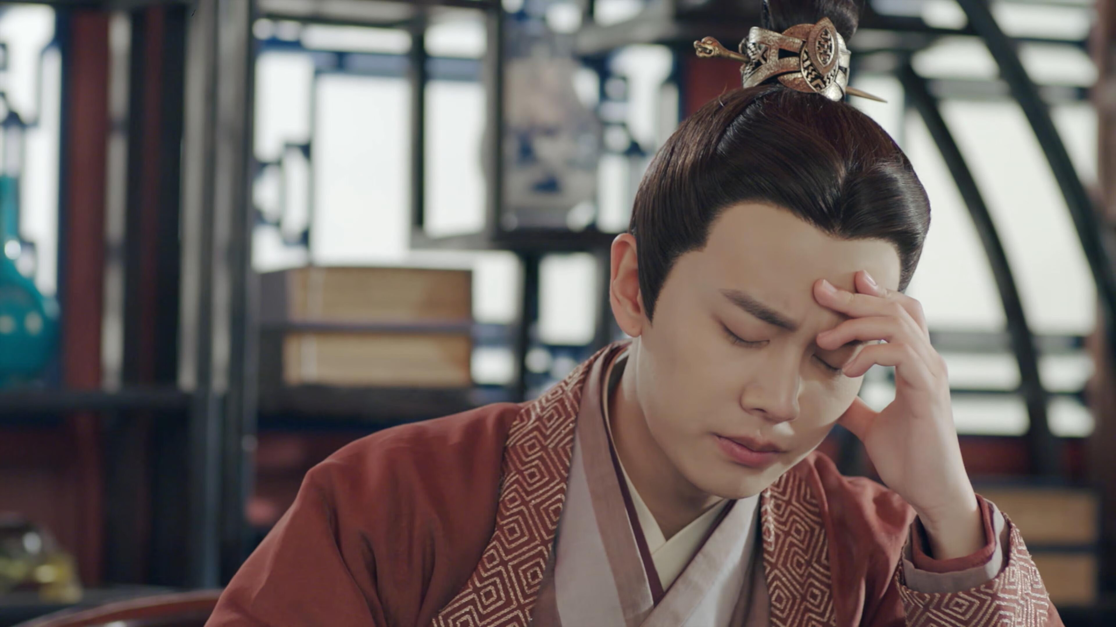 开云娱乐-C罗训练中与小球迷互动温馨一刻,c罗小球迷感动瞬间