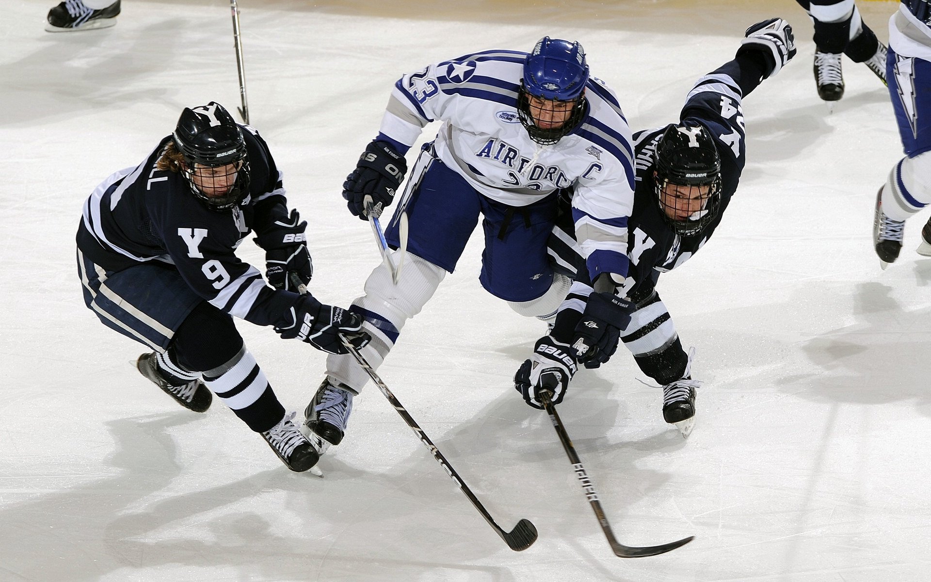 开云·Kaiyun网页版-国足锋线球员控球技术专项训练，足球锋线是什么位置